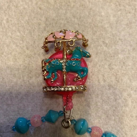 Hand crafted Carousel poney badge holder - Picture 6 of 7